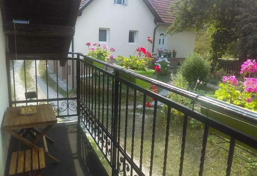 اتاق استاندارد سه نفره, Apartman Ana