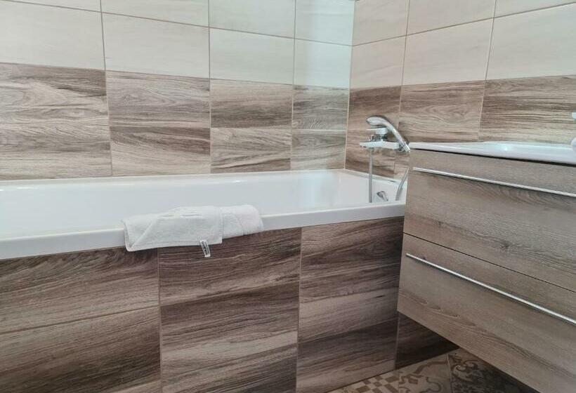 ３ベッドルームハウス, Borostyán Vendégház