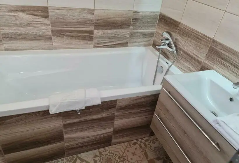 خانه 3 خوابه, Borostyán Vendégház
