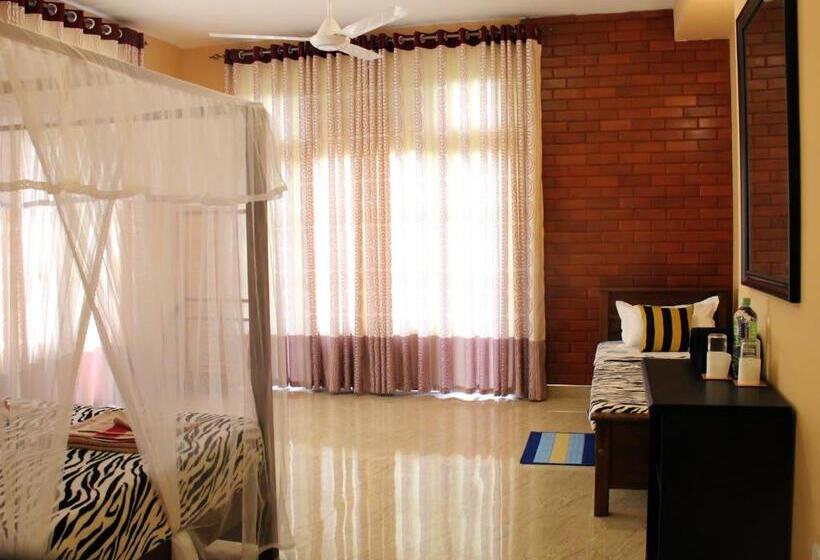 Трехместный Номер Стандарт с Балконом, Club Villa