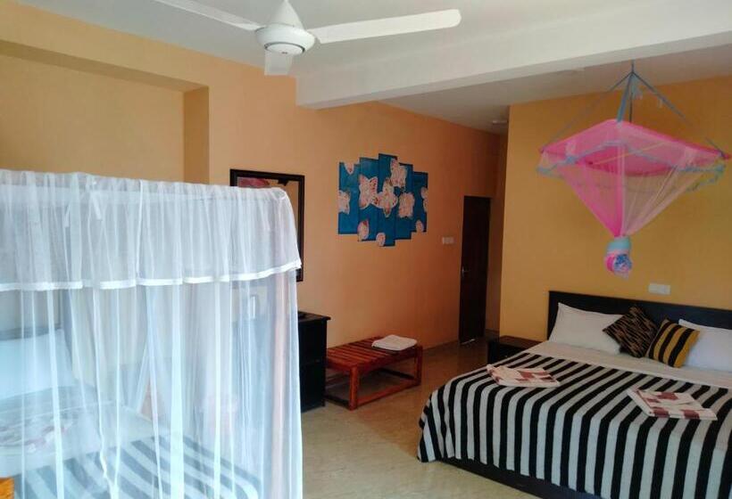 חדר סטנדרט לשלושה עם מרפסת, Club Villa