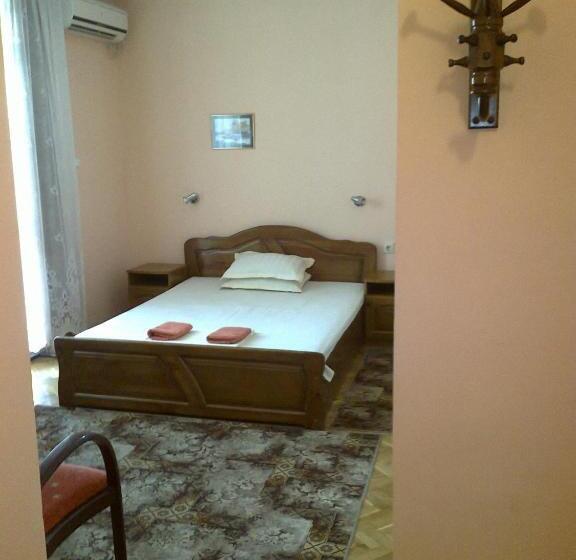 غرفة قياسية, Family Hotel May