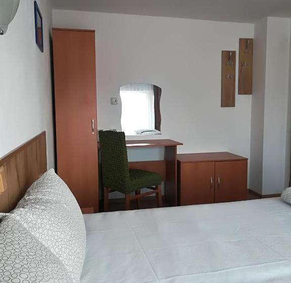 غرفة قياسية, Family Hotel May