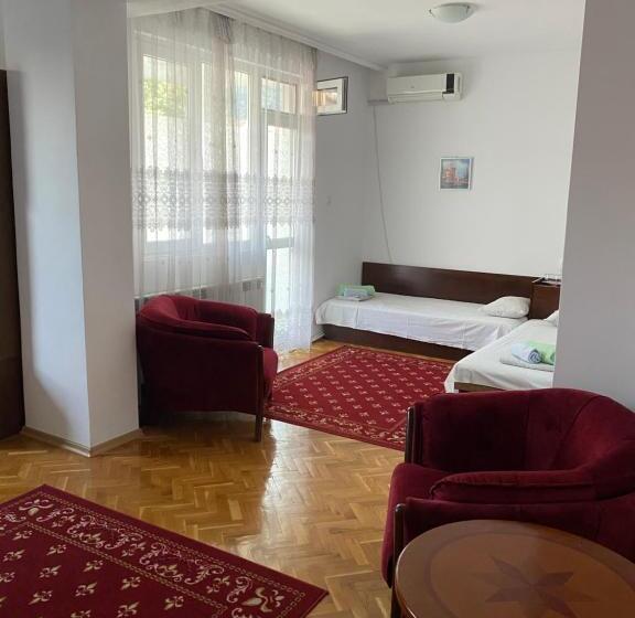 Люкс с Балконом, Family Hotel May