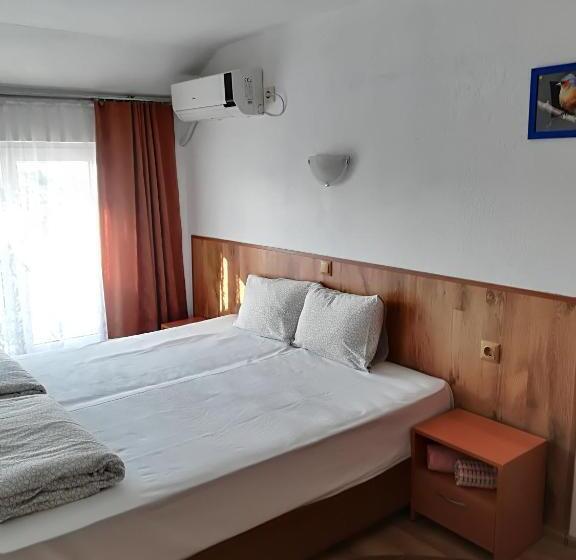 غرفة قياسية, Family Hotel May