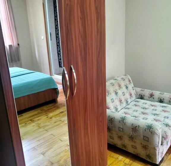 اتاق خانوادگی, Guest House Agmashenebeli 229