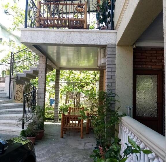 سوییت خانوادگی, Guest House Agmashenebeli 229