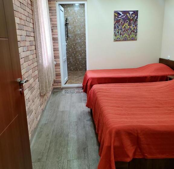 سوییت خانوادگی, Guest House Agmashenebeli 229