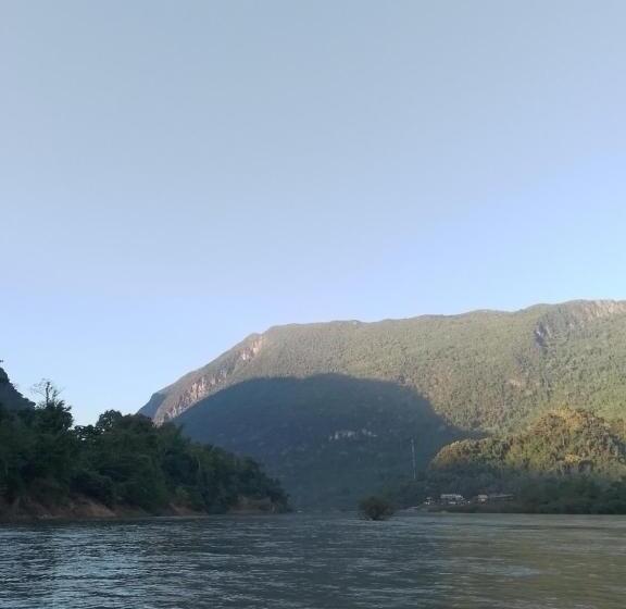 标准房带园景, Lattanavongsa Guesthouse And Bungalows