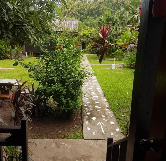 标准房带园景, Lattanavongsa Guesthouse And Bungalows