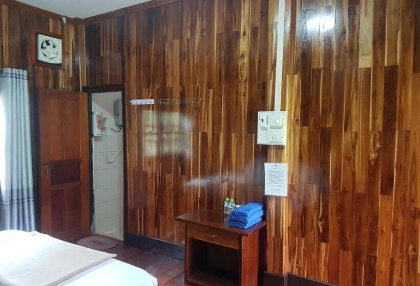 带花园景观的标准三人间, Lattanavongsa Guesthouse And Bungalows