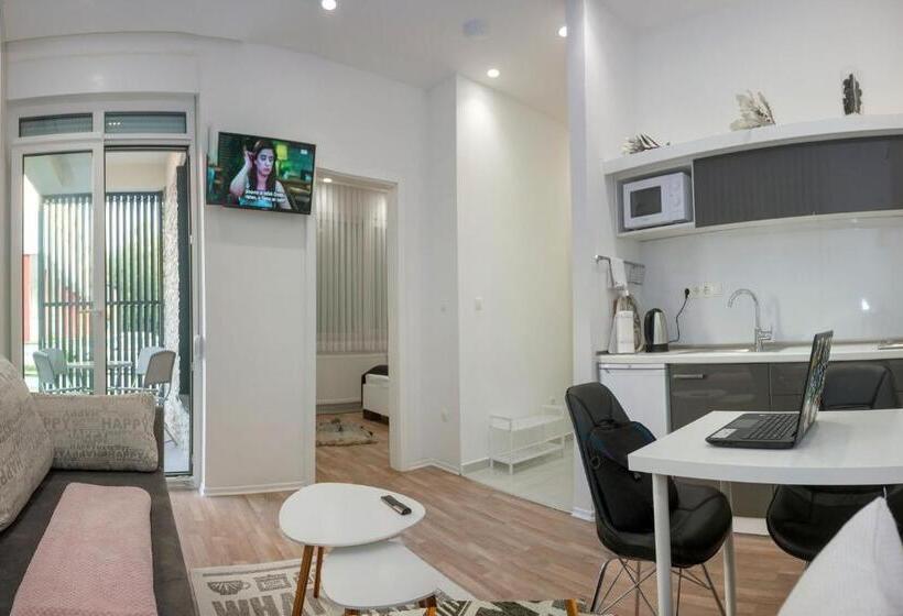 آپارتمان 1 خوابه با تراس, Villa Onix