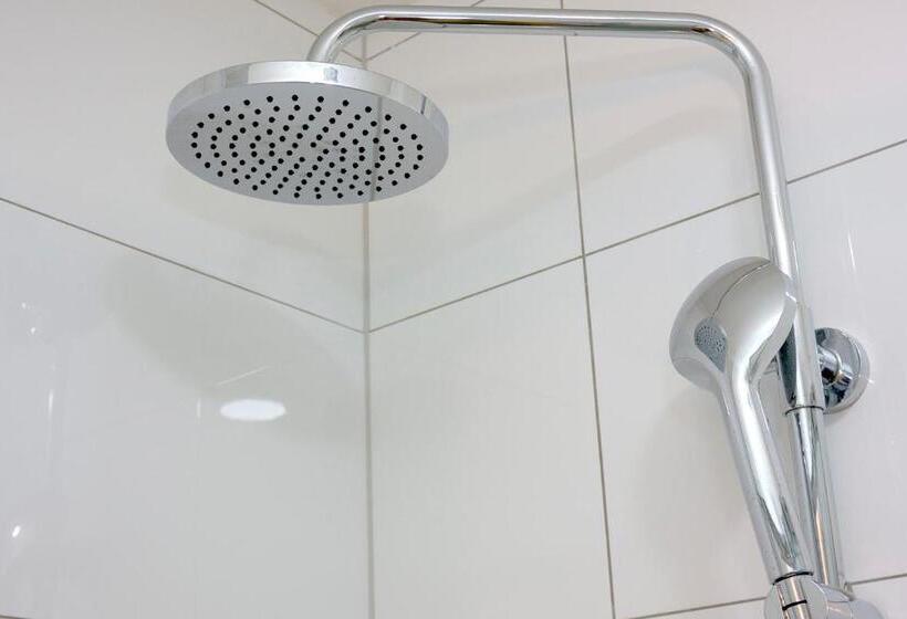 استودیوی استاندارد, Villa Onix