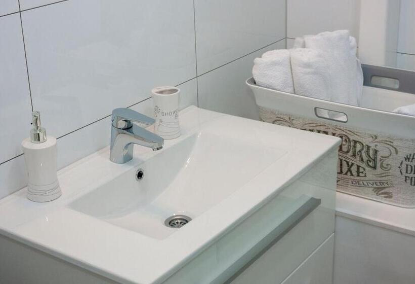 استودیوی استاندارد, Villa Onix