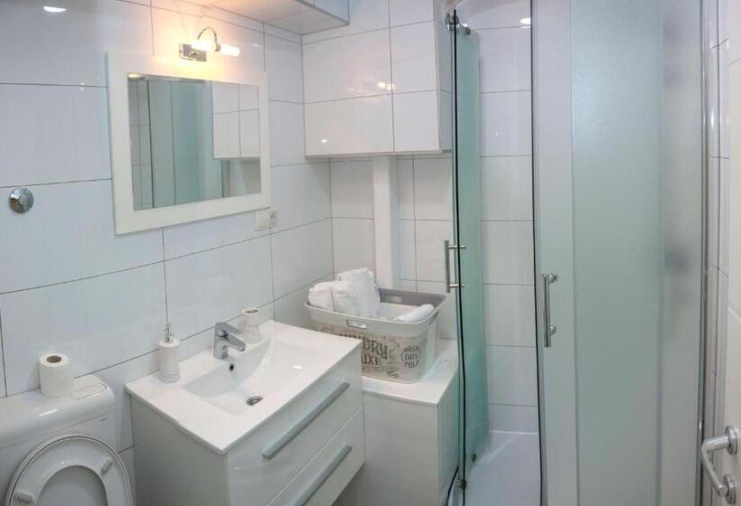 استودیوی استاندارد, Villa Onix