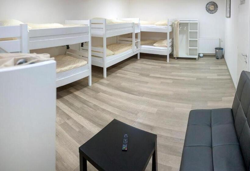 استودیوی استاندارد, Villa Onix