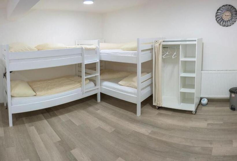 استودیوی استاندارد, Villa Onix