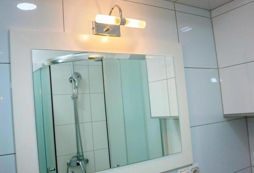 استودیوی استاندارد, Villa Onix