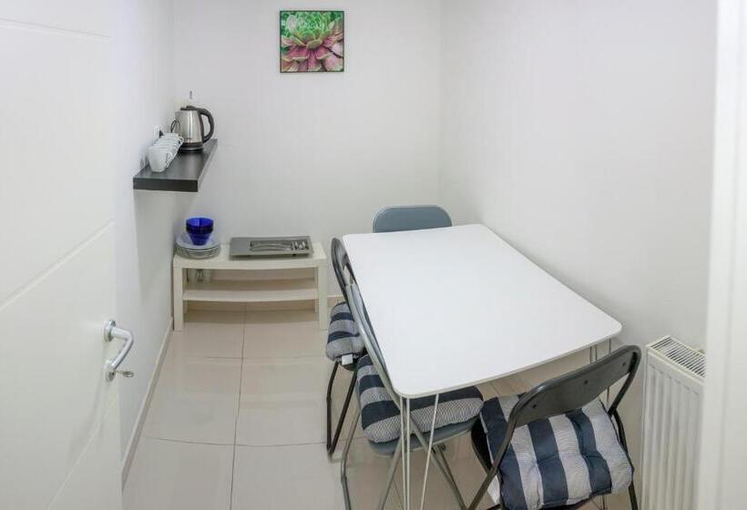 استودیوی استاندارد, Villa Onix