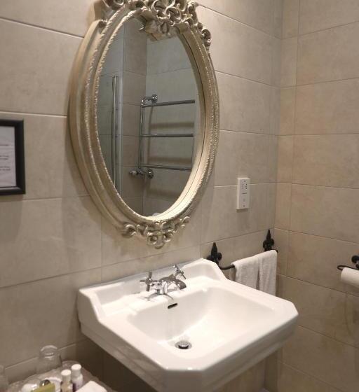 Номер Стандарт, Conyngham Arms Hotel