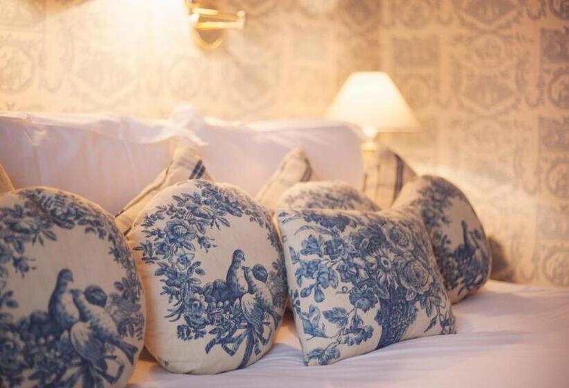 Номер Стандарт, Conyngham Arms Hotel