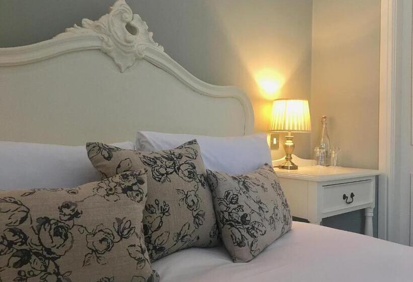 חדר סטנדרט לשלושה, Conyngham Arms Hotel