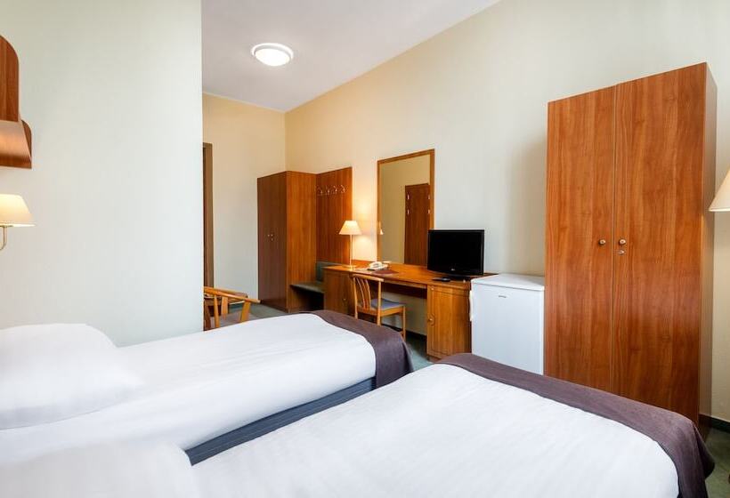 חדר סטנדרט מותאם לאדם עם מוגבלויות, Millennium