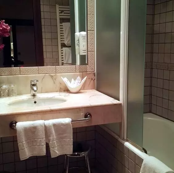 اتاق استاندارد سه نفره, Spa Tudanca Aranda