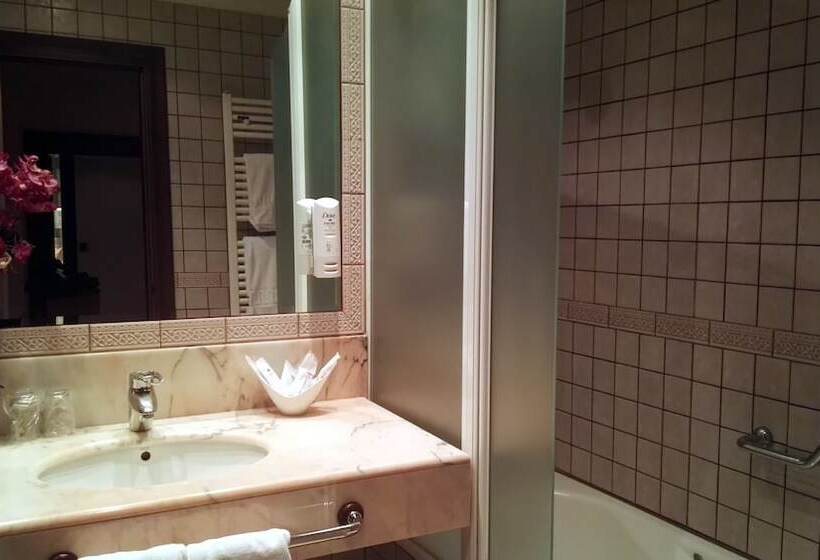 اتاق استاندارد سه نفره, Spa Tudanca Aranda