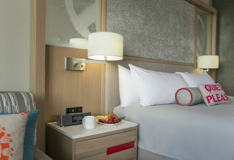 Номер Deluxe, Universal S Hard Rock Hotel®