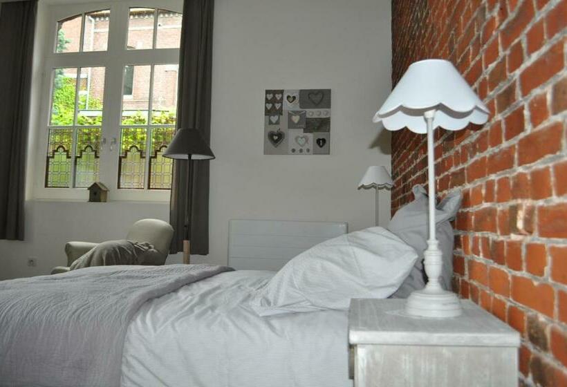 استودیو استاندارد با چشم‌انداز باغ, Au Cœur Du Jardin