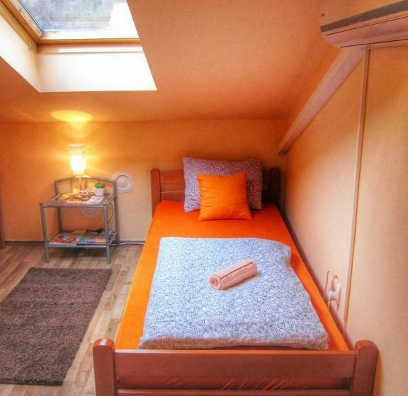 غرفة إقتصادية, Hostel Taso's House