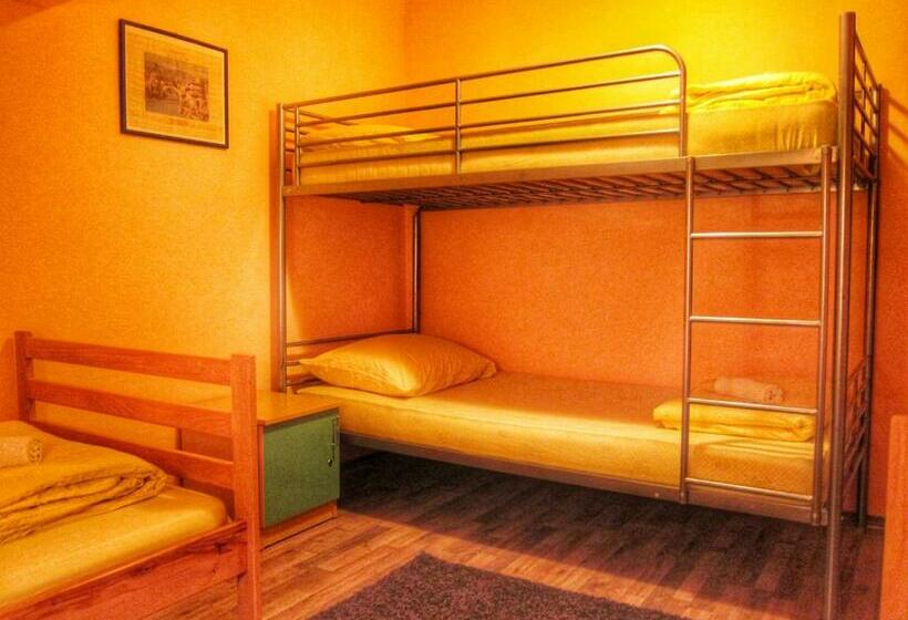 سرير فى غرفة مشتركه, Hostel Taso's House