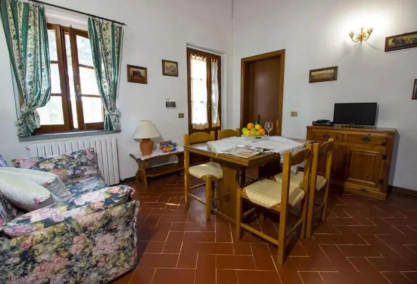 プールの見える１ベッドルームアパートメント, Borgo Il Poggio Agritourismo