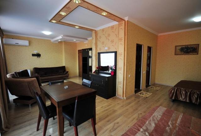 اتاق استاندارد چهارنفره با چشم‌انداز باغ, Albatros