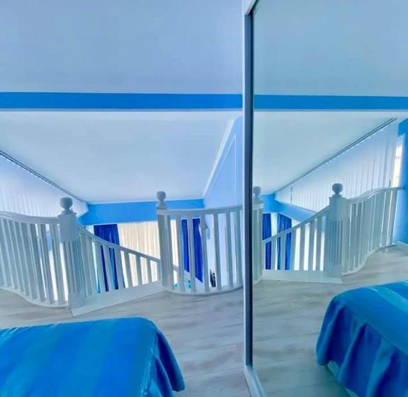 اتاق لوکس با چشم‌انداز دریا, Albatros