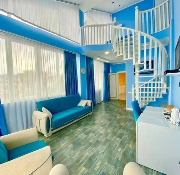 اتاق لوکس با چشم‌انداز دریا, Albatros