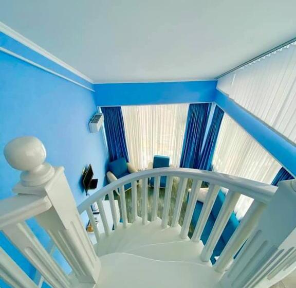 اتاق لوکس با چشم‌انداز دریا, Albatros