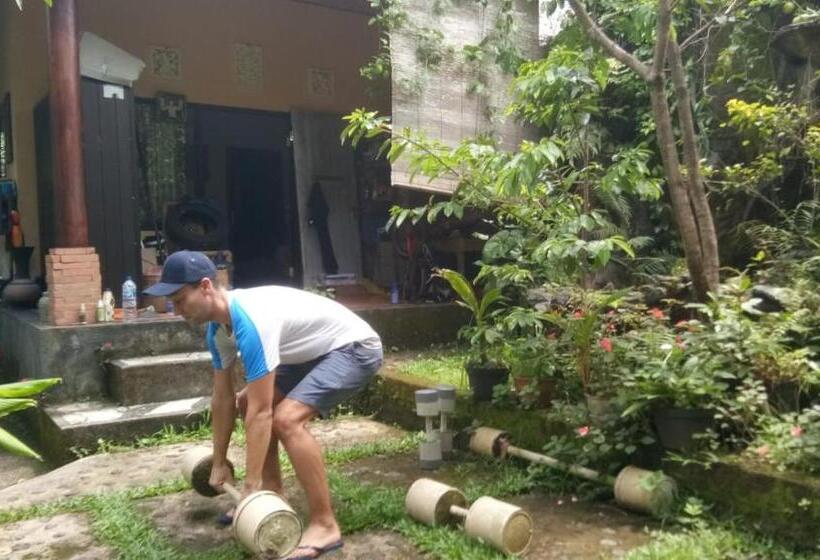 חדר משפחתי נוף לבריכה, Khrisna Hs And Cottages