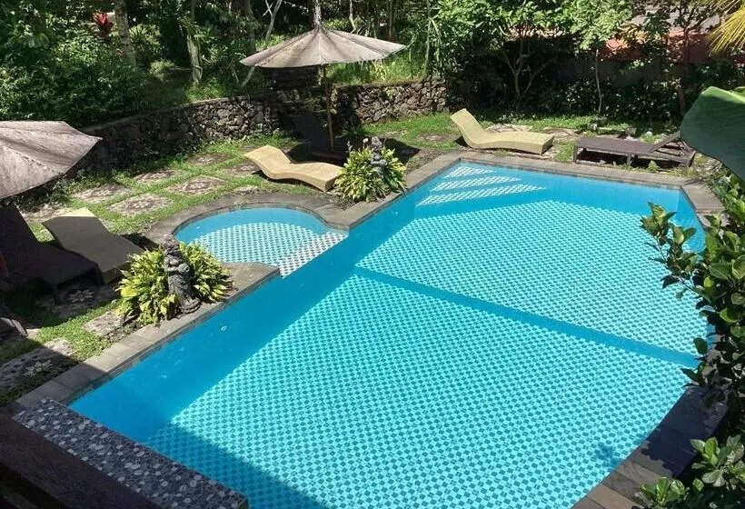 プールビューファミリールーム, Khrisna Hs And Cottages
