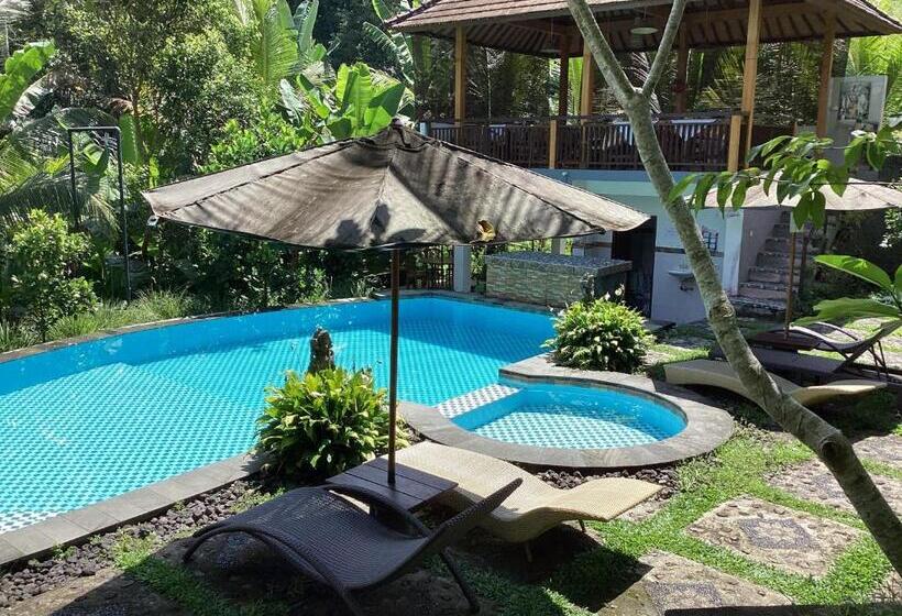 חדר משפחתי נוף לבריכה, Khrisna Hs And Cottages