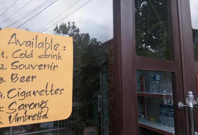 חדר משפחתי נוף לבריכה, Khrisna Hs And Cottages