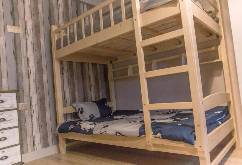 ルームシェアのワンベッド, Together Youth Hostel