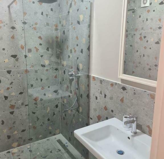 اتاق استاندارد سه نفره, Joel Residence