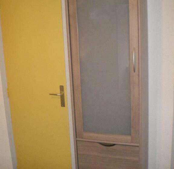 غرفة قياسية ثلاثية, L'auberge Fleurie