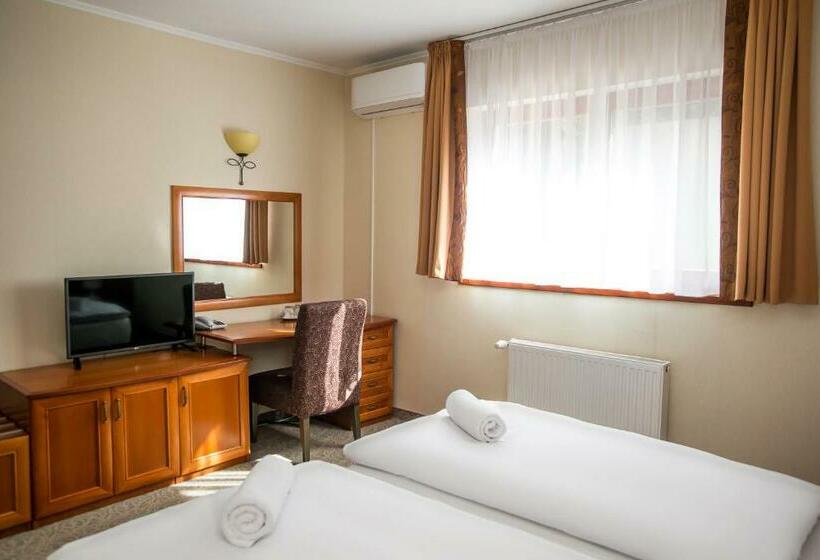 스탠다드 룸, Narád