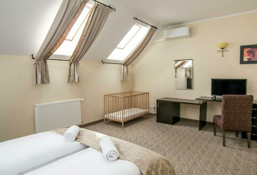 패밀리 스위트, Narád