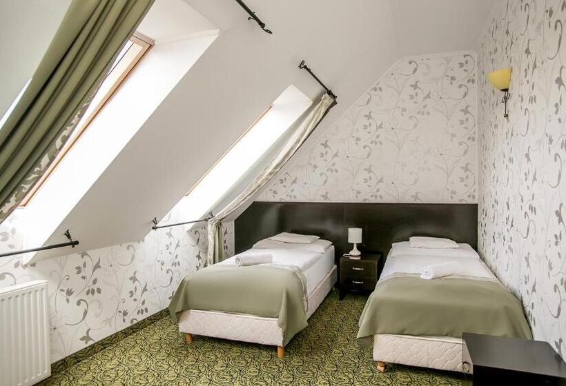 패밀리 스위트, Narád