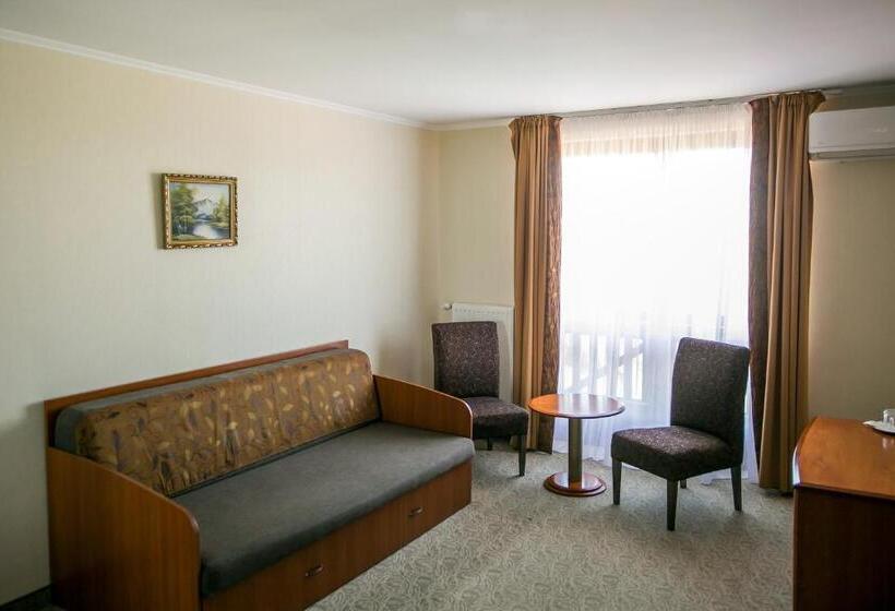 패밀리 아파트, Narád