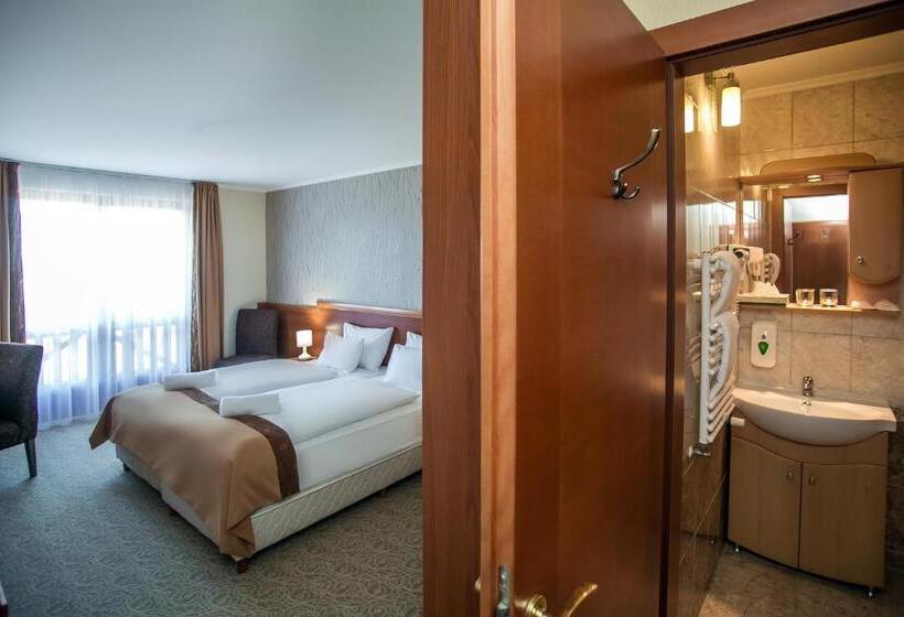 수피리어 룸, Narád